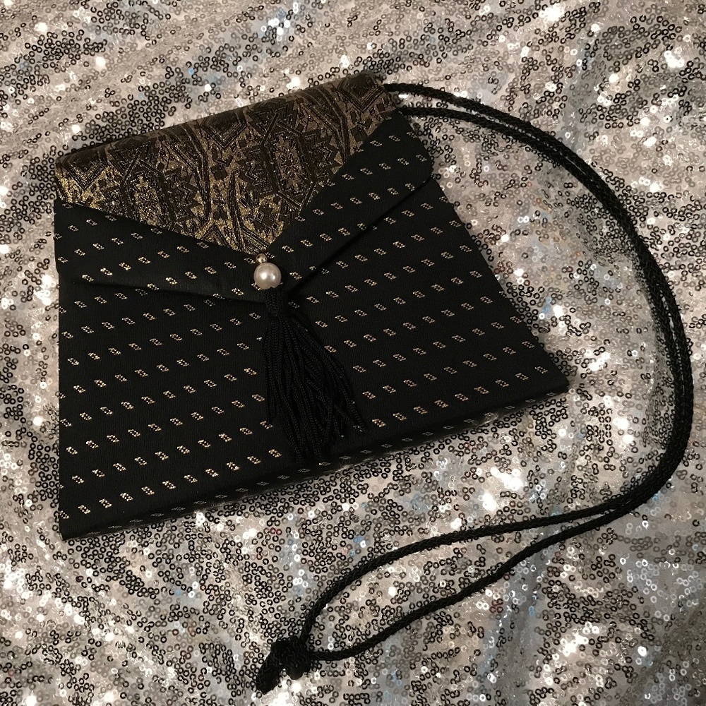 Vintage black and gold purse